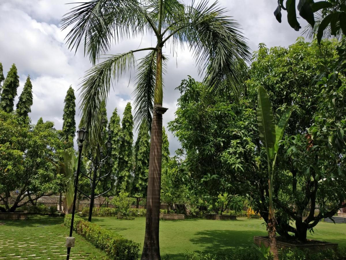 Pushp Vatika Resort & Lawns Navi Mumbai Eksteriør billede